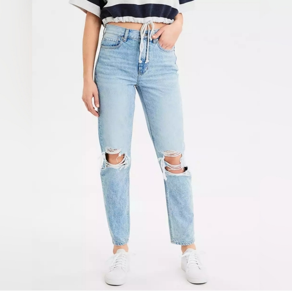 American Eagle Mom Jeans, Uber cool wash
